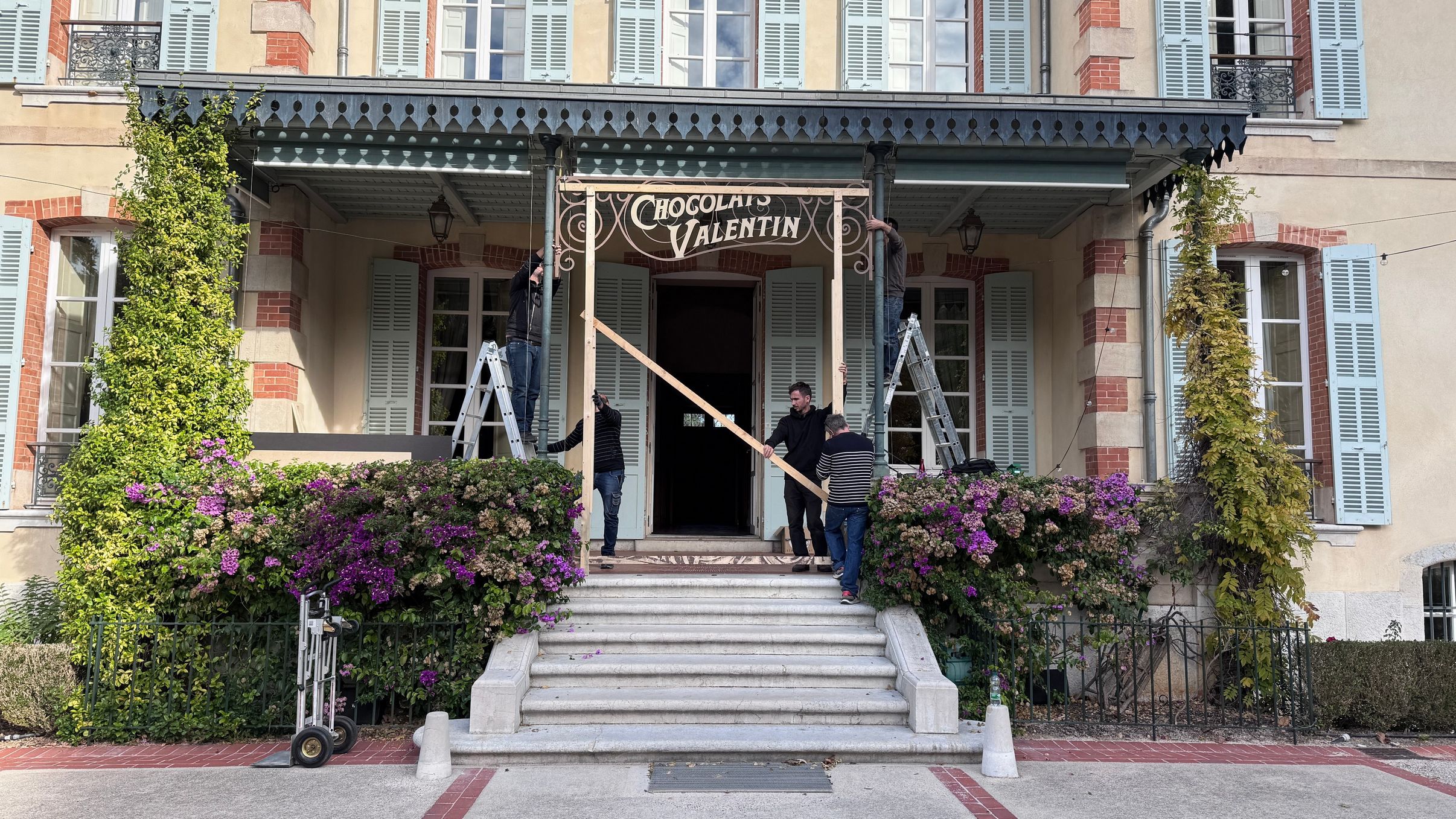 Léo Mattéï, brigade des mineurs - Décor 5 - Gilles Graziano Chef Décorateur