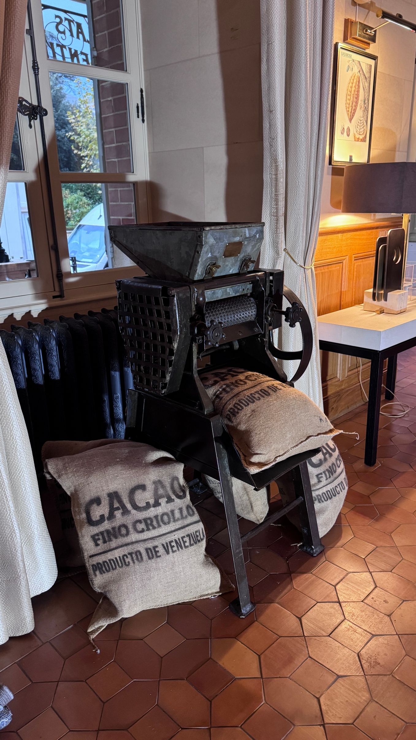 Léo Mattéï, brigade des mineurs - Décor 9 - Gilles Graziano Chef Décorateur